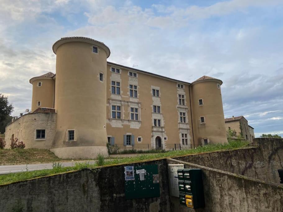 Au Pays De Gide Feutre Dans Un Chateau