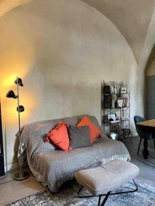 Au Pays De Gide Feutre Dans Un Chateau * Lussan (Gard)