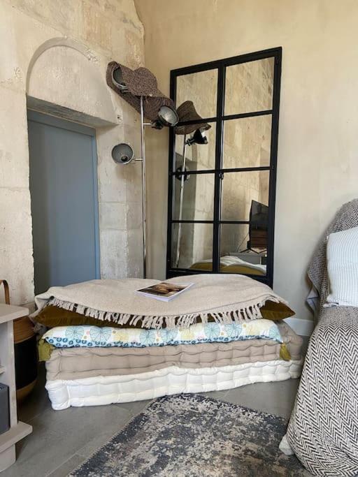 Au Pays De Gide Feutre Dans Un Chateau Lussan (Gard)