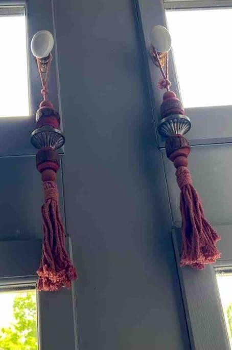 Au Pays De Gide Feutre Dans Un Chateau * Lussan (Gard)