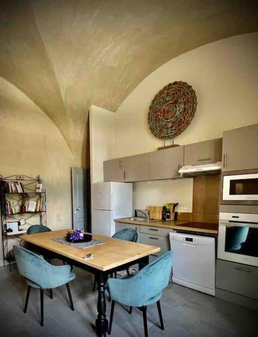 Au Pays De Gide Feutre Dans Un Chateau Apartment