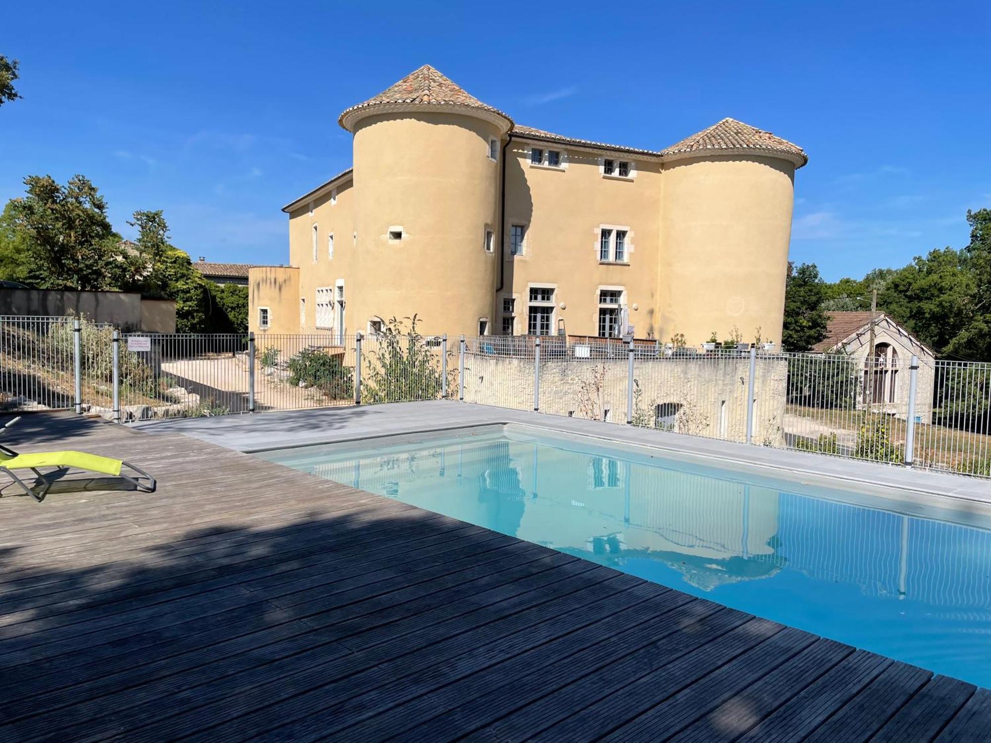 Apartment Au Pays De Gide Feutre Dans Un Chateau Lussan (Gard)