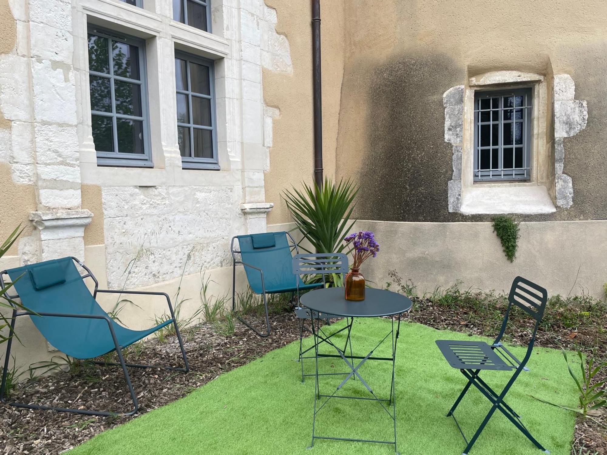 Apartment Au Pays De Gide Feutre Dans Un Chateau Lussan (Gard)